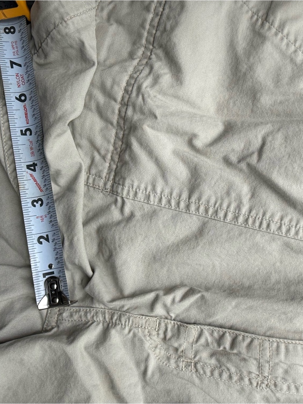 Men’s Columbia Light Beige Casual Shorts - Picture 14 of 16